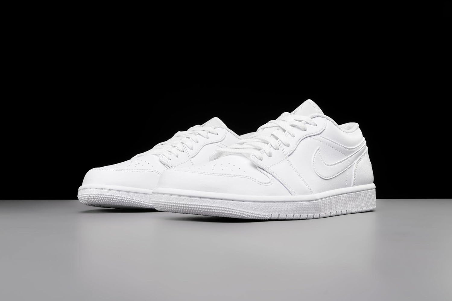 Jordan unisex-adult Air Jordan 1 Low Shoes